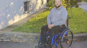 Seit Monaten wartet Stefan Pflanzl schon auf ein Zuggerät für seinen Rollstuhl und auf die Erhöhung seines persönlichen Budgets