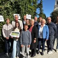Die Marktgemeinde Wies will für die grüne Beschattung der Schule kämpfen