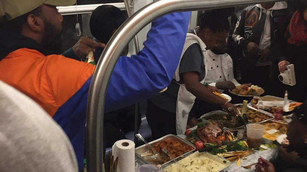 New Yorker mit Thanksgiving-Dinner überrascht