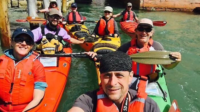 Kollege Helmuth Weichselbraun hat sich in ein Kajak gewagt und die Lagunenstadt aus einer ungewöhnlicher Perspektive erlebt.