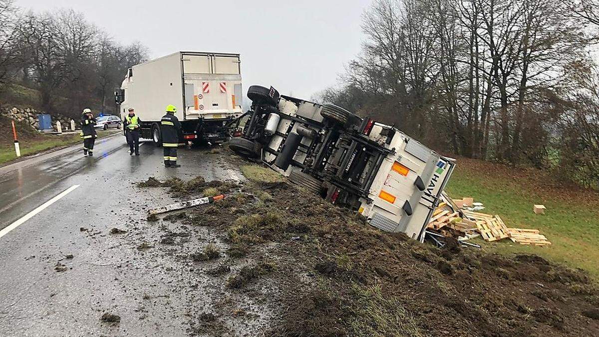 Die FF Völkermarkt wurde zur Fahrzeugbergung alarmiert 