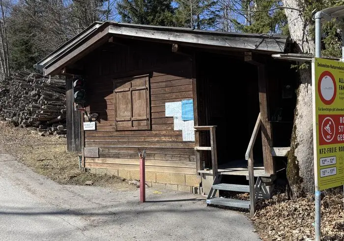 Mit der letzten bemannten Mautstelle ist es bald vorbei, die Holzhütte wird aber nicht abgerissen