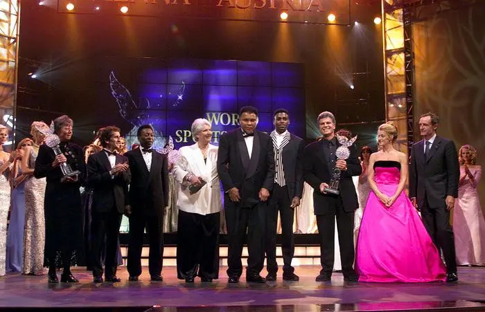 Annemarie Moser-Pröll mit Alain Prost, Pele, Dawn Fraser, Muhamed Ali, Carl Lewis, Mark Spitz, Nadia Comaneci, Jean-Claude Killy bei den World Sports Awards 1999