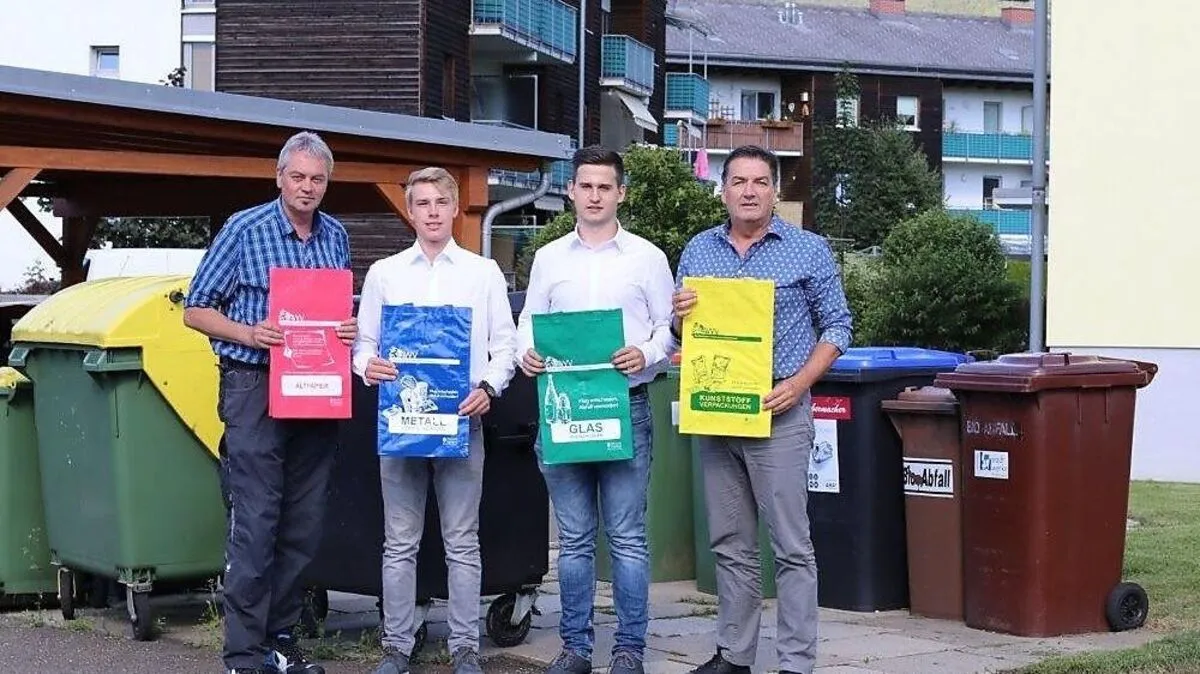Alfred Lackner, Leiter der Abfallwirtschaft in Trofaiach, die beiden HTL-Schüler Mario Lechmann und Stefan Huber sowie Trofaiachs Stadtwerke-Direktor Karl-Heinz Rumpold (v. l.)