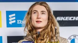 Siegerehrung, Award Ceremony Madeleine Egle AUT, Österreich Siegerin, Erstplatzierte, Goldmedaille, gold medal, 25.01.2025, Oberhof Deutschland, Eberspächer Luge World Cup Oberhof II *** Award Ceremony Madeleine Egle AUT, Austria winner, first place, gold medal, gold medal, 25 01 2025, Oberhof Germany , Eberspächer Luge World Cup Oberhof II xprx