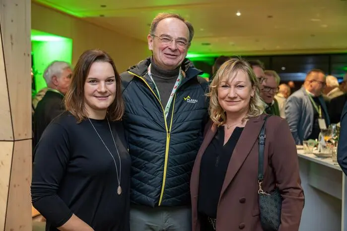 Der scheidende Planai-Hochwurzen-Chef Georg Bliem plauderte mit der steirischen Ski-Präsidentin Renate Götschl und Ex-Ski-Ass Ramona Siebenhofer.