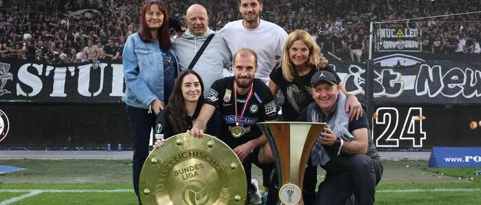Jon Gorenc Stankovic feierte den Titel mit seiner Famlie - und die war besonders stolz 