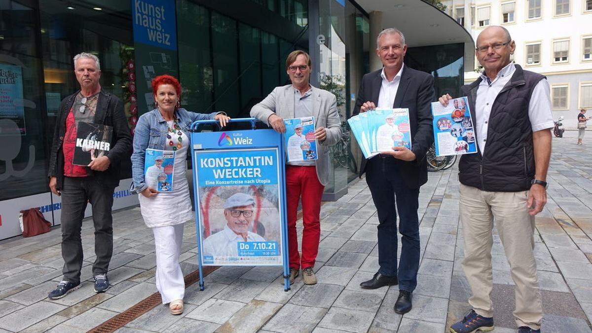 Georg Köhler, Angelika Kahr, Erwin Eggenreich, Johann König und Oswin Donnerer vor dem Kunsthaus