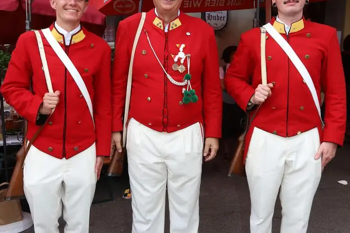 Am Foto von der Uniformierten Schützengarde Tiffen Links: Alexander Zechner, Franz Zechner (Vater) und Andreas Zechner.