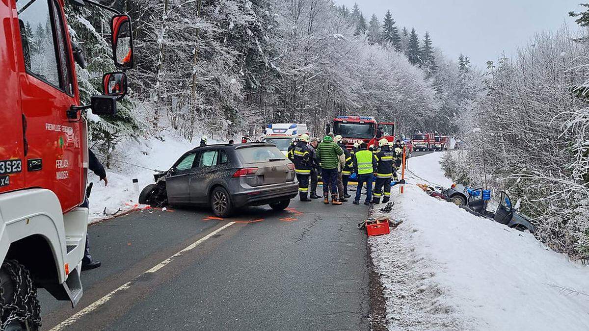 Im Einsatz standen die Feuerwehren Ferlach, Waidisch und Kirschentheuer, die Rettung und die Polizei