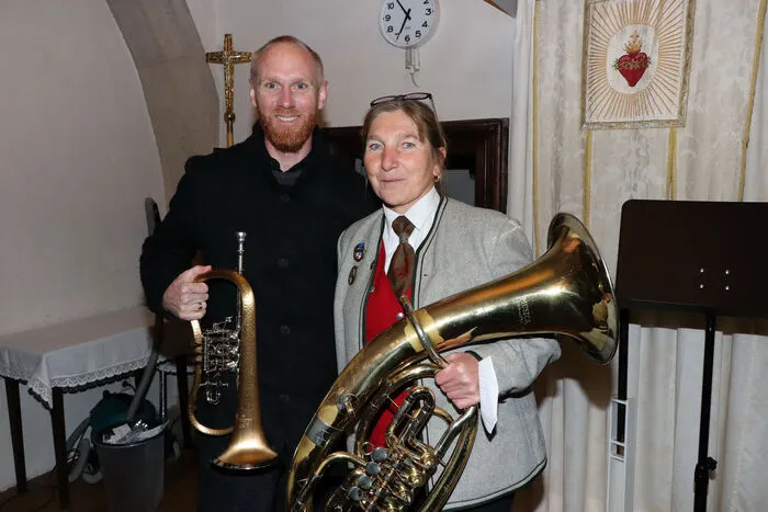 Am Foto von Links: Stefan Süssenbacher (Obmann EMV-Stadtkapelle St. Veit an der Glan) und Melitta Stadler (Obfrau Musikverein Maria Saal).