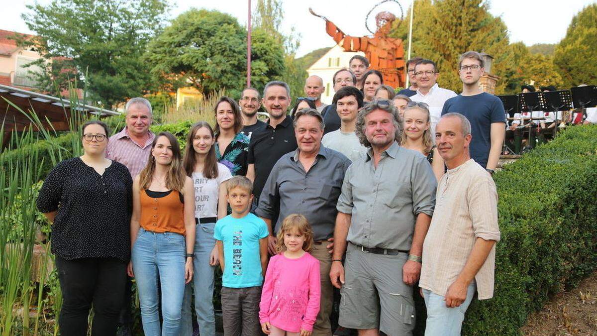 Das erste Grabungsfest fand am Marktplatz in Tieschen statt