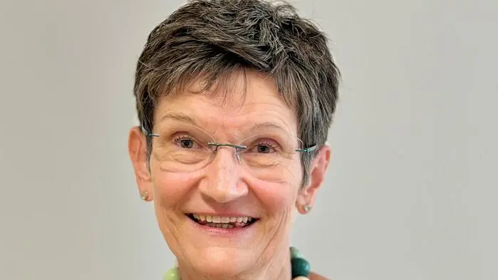 Porträtbild von Monika Klampfl-Kenny