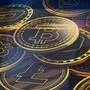 Zu Wochenbeginn war der Bitcoin noch rund 74.000 Dollar wert, am Donnerstag ging es zeitweise auf nur noch knapp über 61.000 Dollar nach unten 