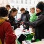 Typische Handgriffe aus unterschiedlichen Berufsfeldern konnten vor Ort ausprobiert werden