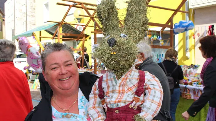 Neben traditionelles Kunsthandwerk, Dekomaterial, Osterschinken und selbstgebundene Palmbuschen konnten die vielen Besucher bei sommerlichen Temperaturen auch ein abwechslungsreiches Programm genießen.