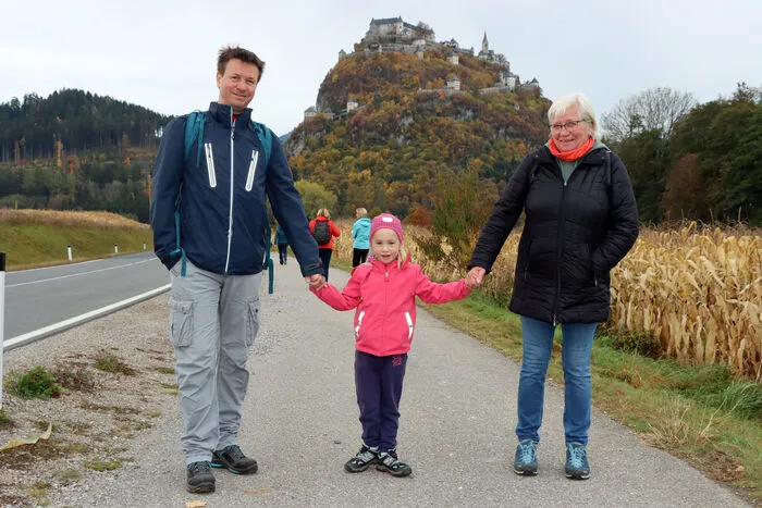 Die 3G-Familie (3 Genarationen) von Links:Christian Schauer (Vater), Iris Schauer (4 Jahre) und Irene Schauer (Oma) alle aus Lausdorf.
