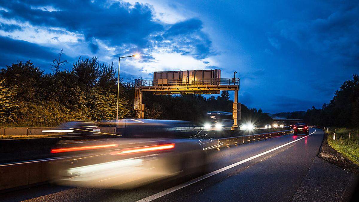 In der Nacht auch 1. November kam es auf der Südautobahn zu dem tödlichen Unfall