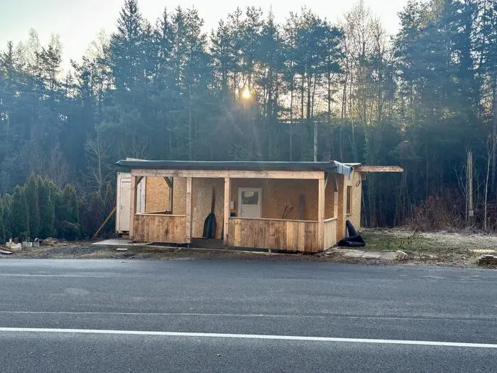 Thomas Perschon wird ab Ende März bereits Osterjause am Standort in Federaun verkaufen. „Underdog Imbiss“ wird am 4. Mai offiziell wieder eröffnet