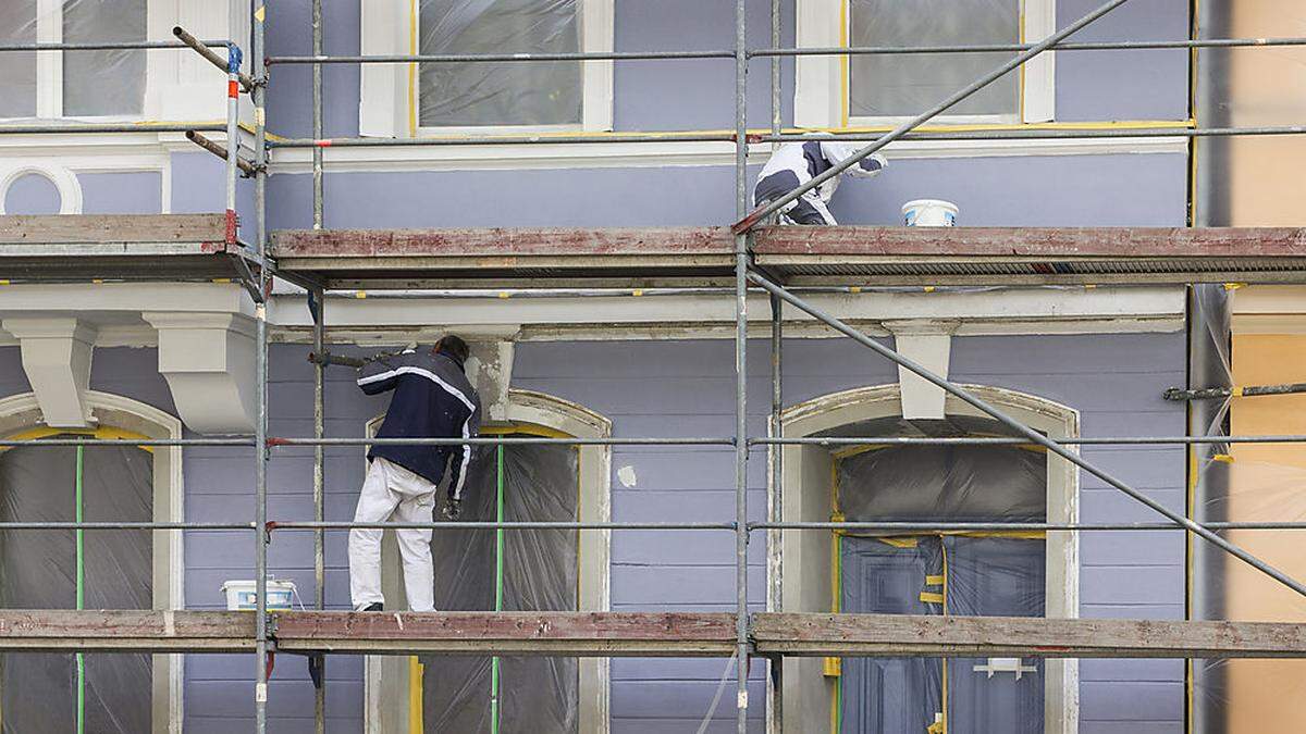 Arbeiter auf Baugerüst (Symbolbild)