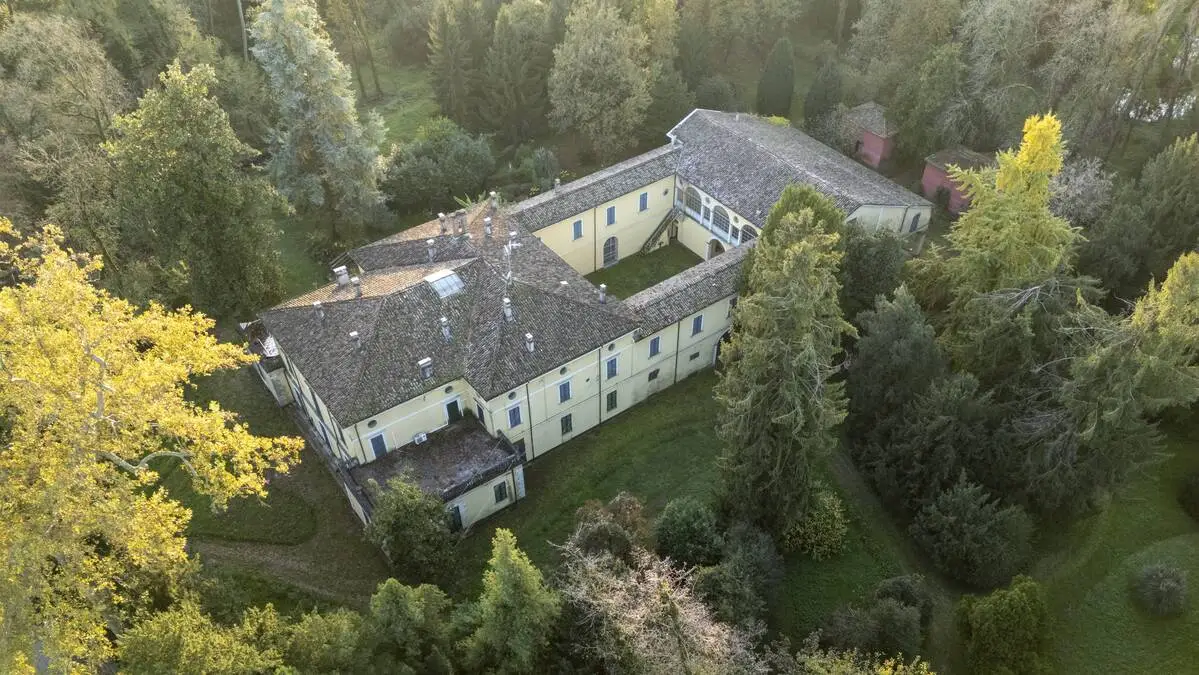 Luftaufnahme der Villa Sant‘Agata, dem Haus von Giuseppe Verdi