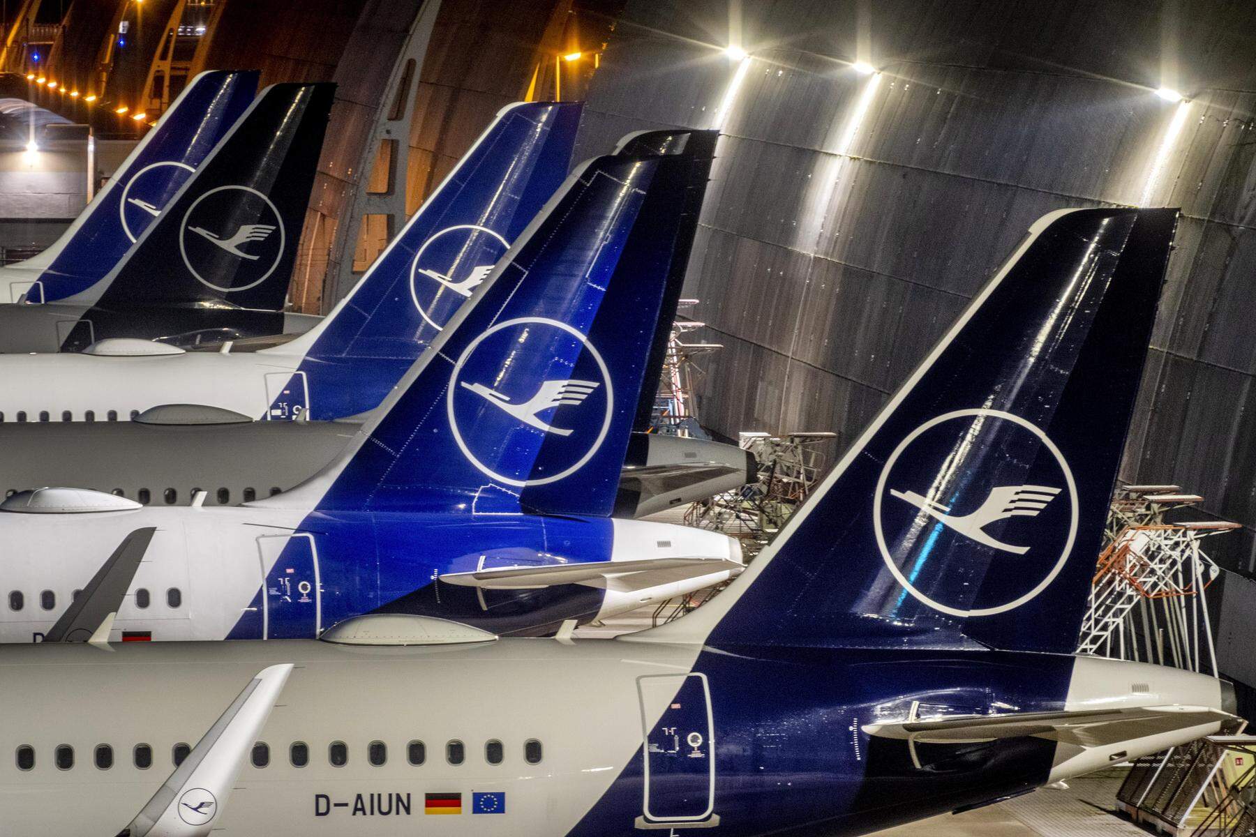 Aktie der AUA-Mutter unter Druck: Turbulente Tage bei der Lufthansa: Beben im Vorstand und neue Streikgefahr 