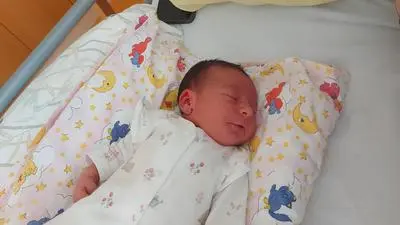 Willkommen Jasmina Ioana! | Jasmina Ioana zeigt uns schon ein süßes Lächeln. Seit 2. Juni vergrößert sie die Familie von Eliza Gut und Raul Biris um 3220 Gramm und 50 Zentimeter. Die Familie trifft man zu Hause in Knittelfeld beim Spazieren. 