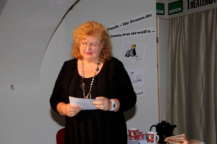 Die Protagonisten unter Obfrau Monika Winkelbauer-Weißnar liefen mit ihrem Programm „Hochsinnig-tiefsinnig-Heiteres“, zusammengestellt aus Szenen mit Texten von Viktor von Bülow alias „Loriot“ zur Höchstform auf. 