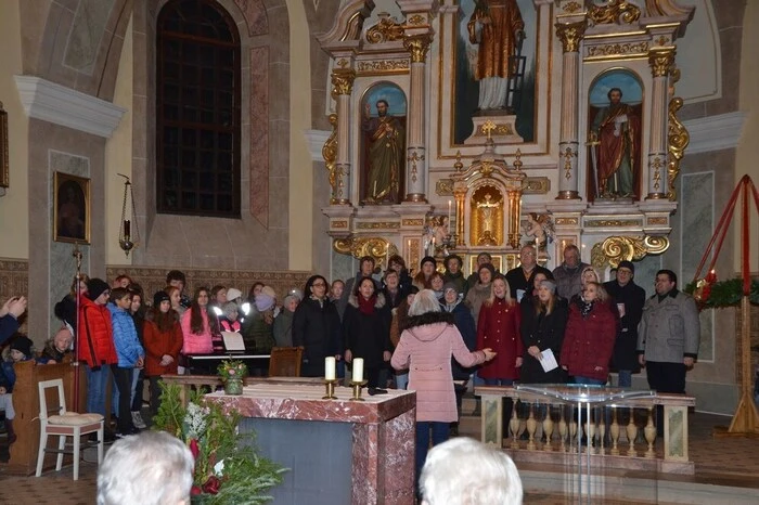 Mit den Liedern der teilnehmenden Chöre und besinnlichen Gedanken wurden die Besucher auf die Adventzeit eingestimmt.
