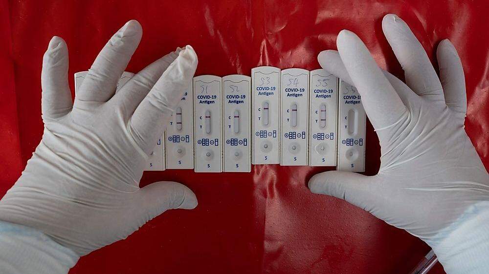 Die Zahl der positiven Antigen- und PCR-Tests ist wieder im Steigen