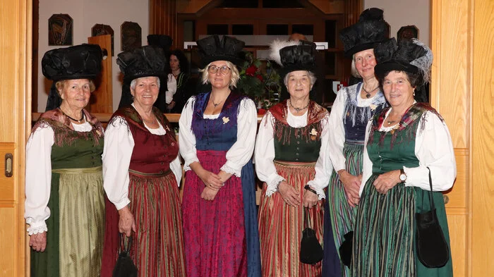Die Gründungsmitglieder von Links: Erika Thamer, Ursula Niederbichler (sie war 38 Jahre Obfrau), Christina Wartbichler (Obfrau), Waltraud Pirker, Renate Flath und Rosi Neidhart (Sie war 38 Jahre Obfrau-Stvr.).