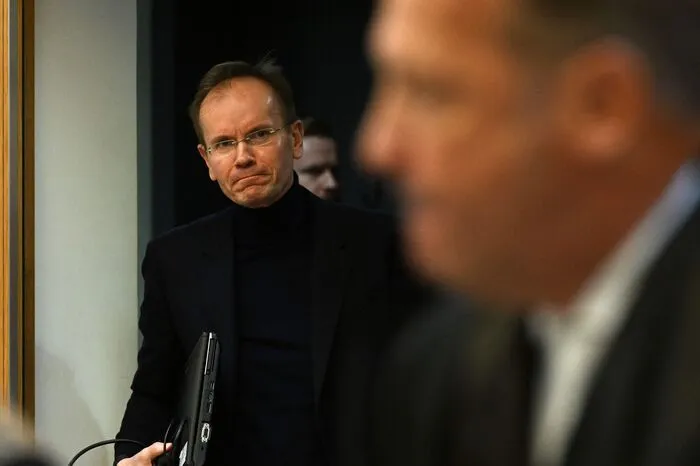 Absehbar sind schon vor Prozessbeginn einander widersprechende Aussagen der Angeklagten: Ex-Vorstandschef Braun weist die Vorwürfe zurück.