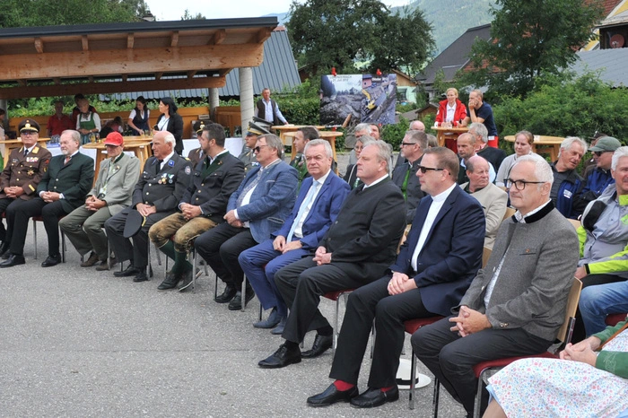 Heinz Hartl, Kurt Kalcher, Hans-Peter Scheb, Otto Marl, Klaus Herzmaier, Christian Sulzbacher, Anton Lang, Helmut Schöttl, Michael Robitschko, Peter Fischer und Gattin (v. l.)