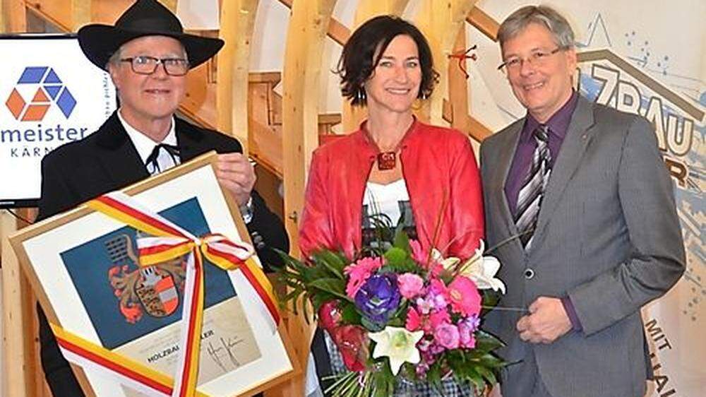 Firmenchef Hannes und Gerda Pichler erhielten von Peter Kaiser das Landeswappen