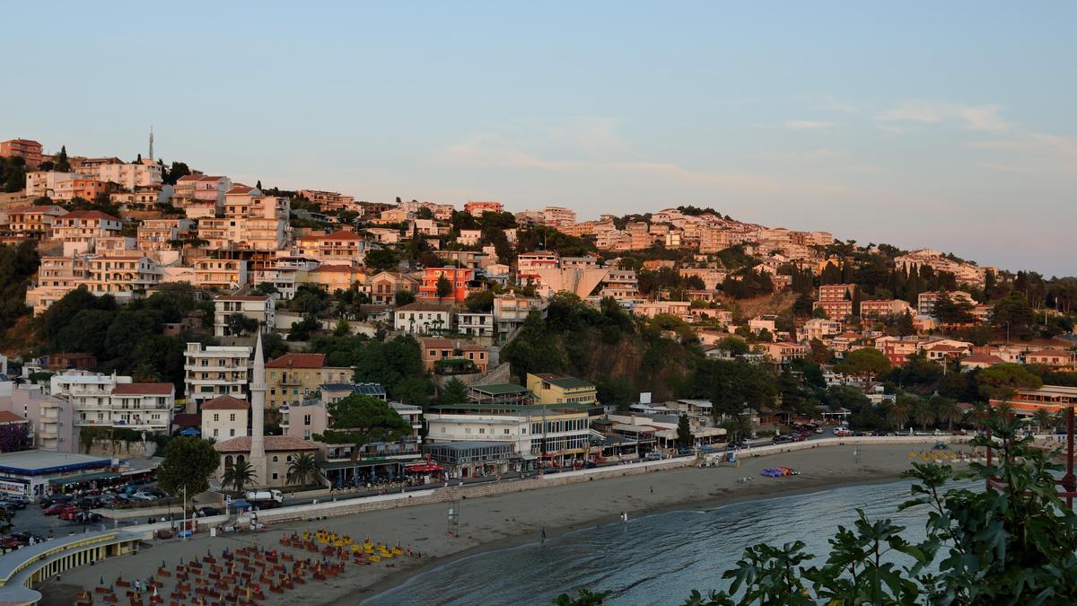 In Ulcinj in Montenegro wurde der erste Strandabschnitt ausschließlich für muslimische Frauen mit Kopftuch oder Burkini eröffnet 