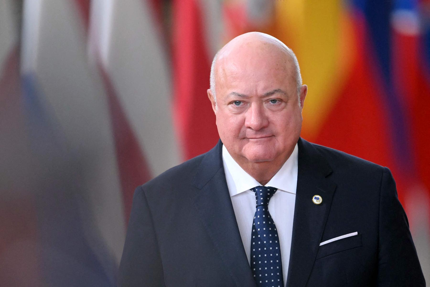 Bundeskanzler Stocker kehrt nach Rückenoperation wieder zurück ins Büro