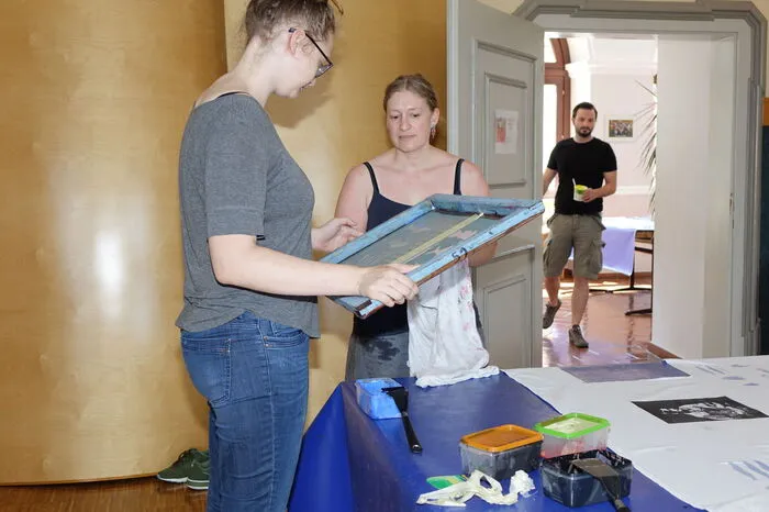 ...und auf Stoff oder Papier gebracht werden.