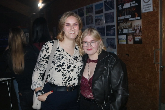 Klicken Sie sich durch die Bilder der Follow Me Partynacht mit vielen bekannten Partygesichtern.