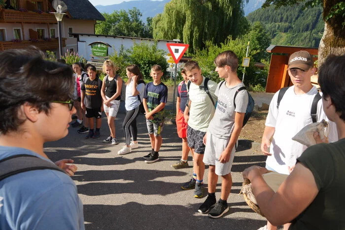 37 Schülerinnen und Schüler lernen im Wahlpflichtfach "gesunde Lebensführung" den Weg zum Brot kennen.