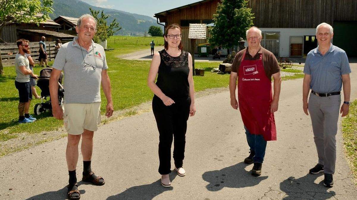 Rudolf Dollinger, Gemeinderätin Barbara Plunger, Pächter Christof Wassertheurer und der nunmehrige Vizebürgermeister Hermann Jantschgi