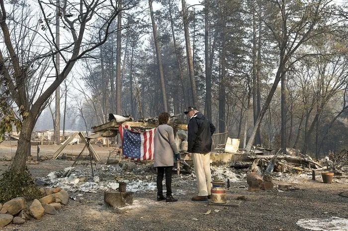 Die Brände haben in Kalifornien seit der vergangenen Woche gigantische Schäden angerichtet. Allein das "Camp Fire" im Norden konnte sich auf einer Fläche von fast 60.000 Hektar ausbreiten.