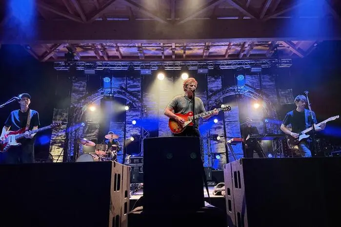 Auf der Bühne standen Michael Russ, Caro Fux und Thorsteinn Einarsson mit Band.