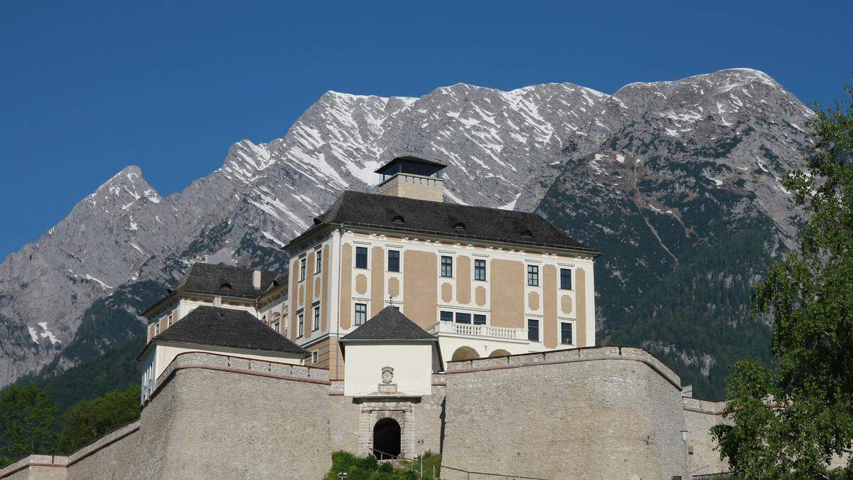 Das malerisch gelegene Schloss Trautenfels ist Schauplatz von zwei interessanten Sonderausstellungen