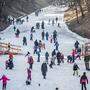 Hunderte missachten das Eislaufverbot am Lendkanal