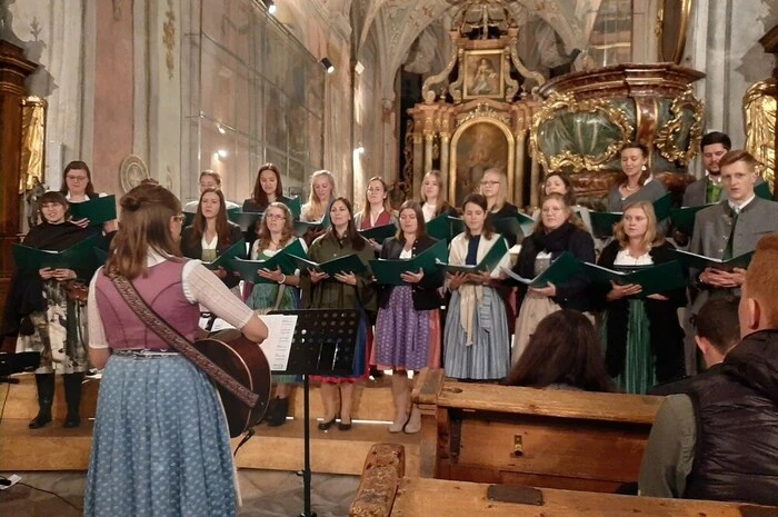 Chorleiterin war Sara Leitner aus Hinteregg bei Oberwölz.