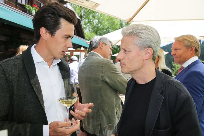 Winzer Armin Tement mit Kabarettist Florian Scheuba