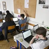 Politische Bildung sollte ein fester Teil des Stundenplans sein, fordern Direktor und Schüler