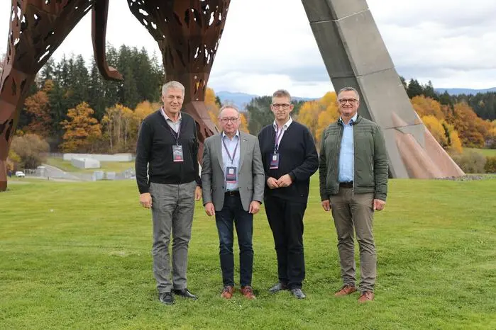 Eingeladen vom Landesfeuerwehrverband Steiermark sowie dem Bereichsfeuerwehrverband Knittelfeld erhielten die Feuerwehrvertreter auch eine Führung am Red Bull Ring in Spielberg. 
