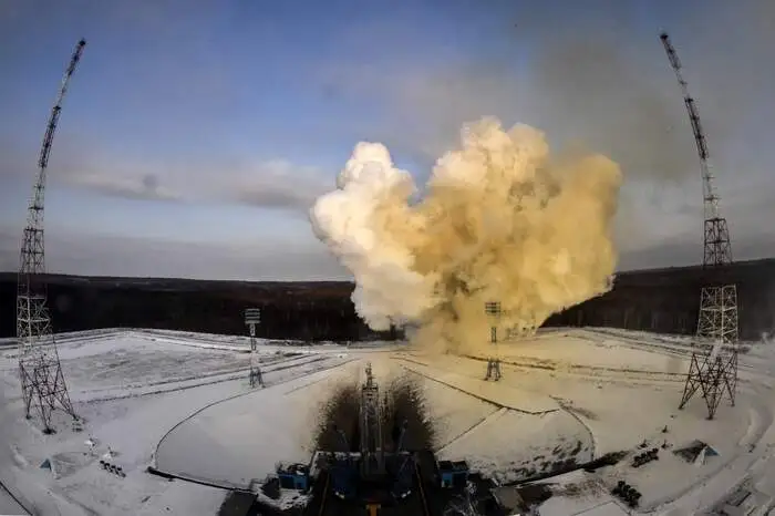 Möglicherweise habe die Raketenstufe vom Typ Fregat nicht planmäßig gezündet, hieß es der Agentur Interfax zufolge aus Raumfahrtkreisen. Anschließend könnte sie demnach in den Atlantik gefallen sein.   