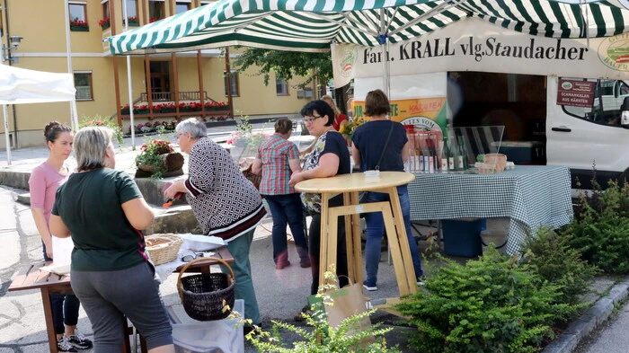 Nicht nur in den Städten gibt es die Möglichkeit, Bauernmärkten einen Besuch abzustatten. 
